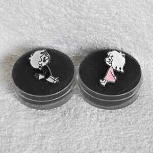 Matching Set of 2 Pins, a Boy & Girl Kissing Pins!!